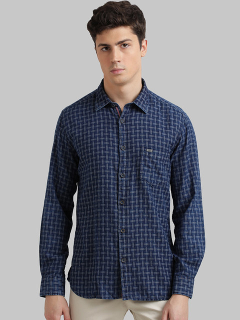 

Parx Men Blue Regular Fit Checked Casual Shirt