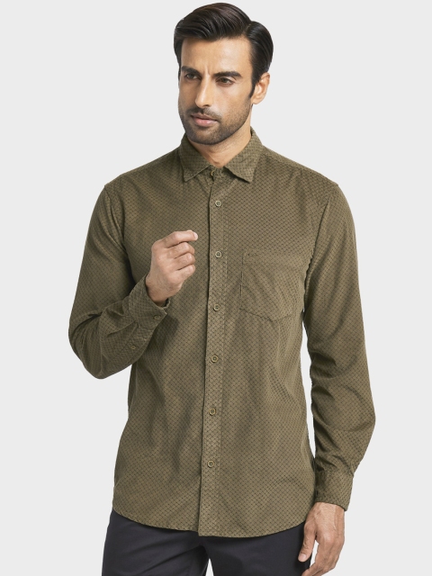 

ColorPlus Men Green Regular Fit Solid Casual Shirt