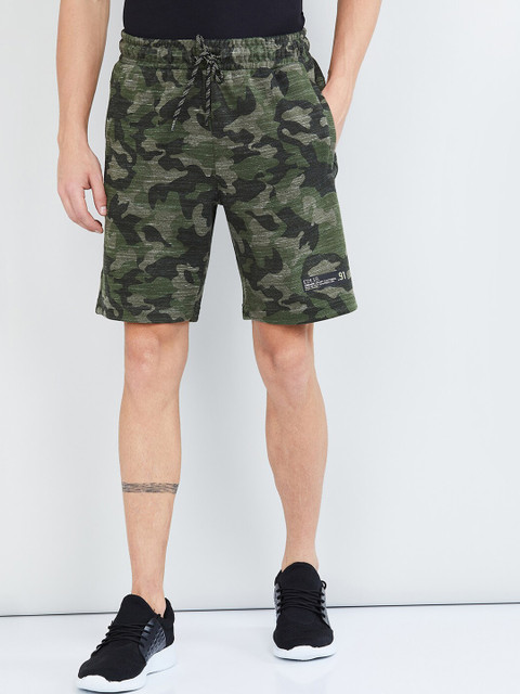 

max Men Green Printed Regular Fit Regular Shorts
