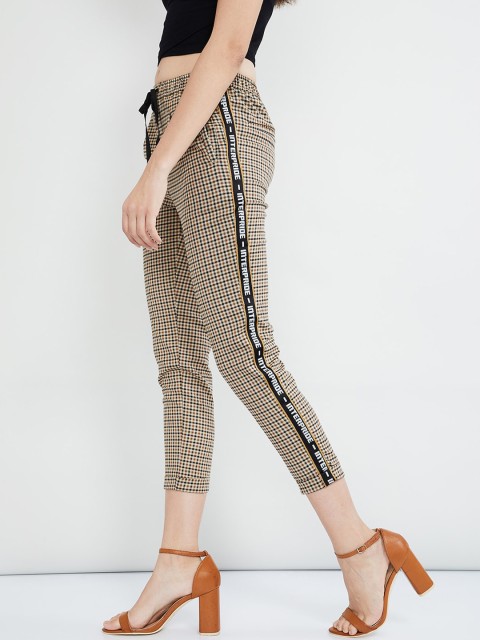 

max Women Beige & Black Skinny Fit Printed Regular Trousers