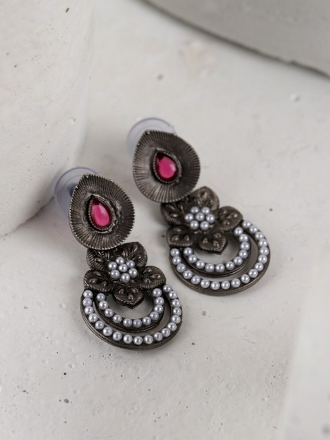 

Fabstreet Silver-Toned Leaf Shaped Drop Earrings