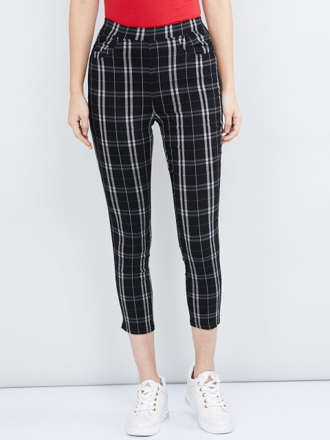 

max Women Black Slim Fit Checked Regular Trousers