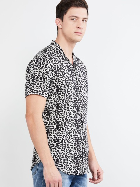 

max Men Off-White & Black Regular Fit Printed Casual Shirt