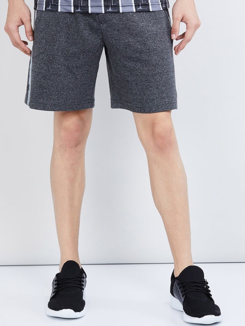 

max Men Grey Solid Lounge Pants