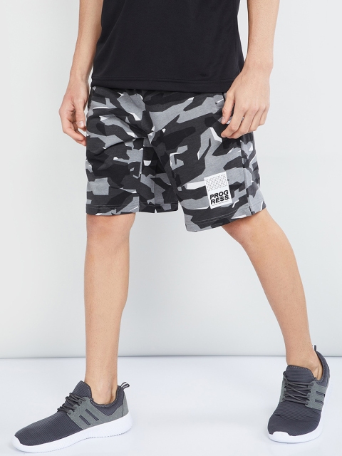 

max Men Grey Printed Regular Fit Regular Shorts