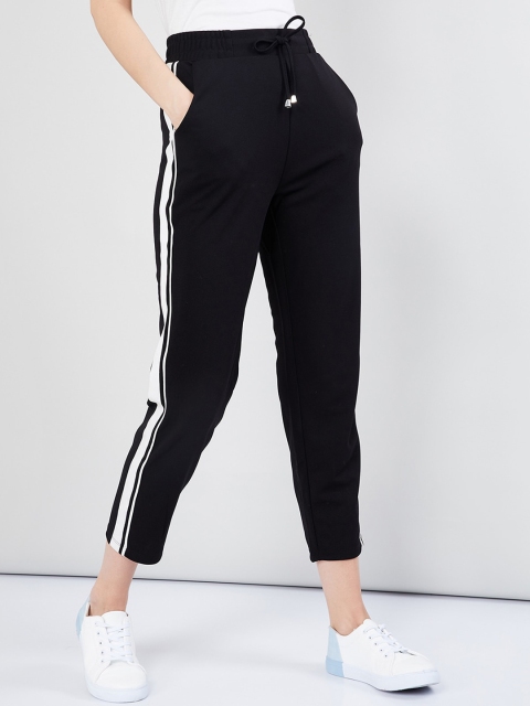 

max Women Black & Off-White Regular Fit Solid Regular Trousers