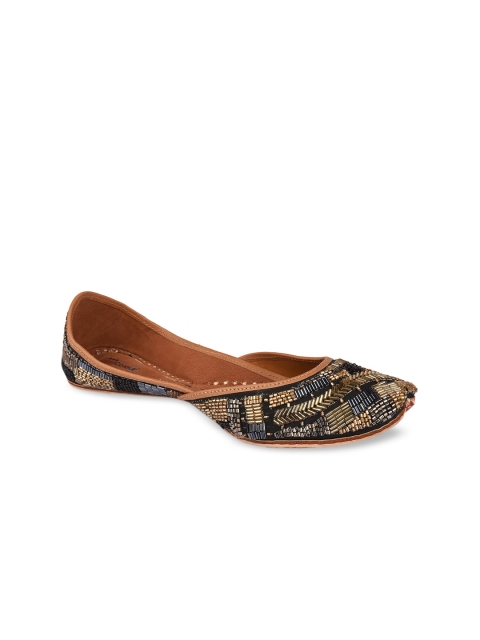 

DESI COLOUR Women Black Embellished Leather Mojaris