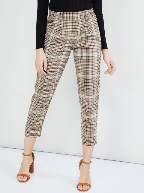 

max Women Beige & Black Skinny Fit Checked Regular Trousers
