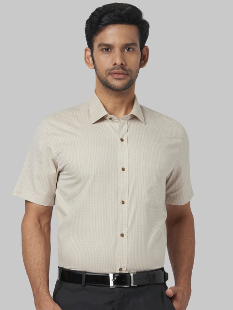 

Park Avenue Men Beige Regular Fit Checked Casual Shirt