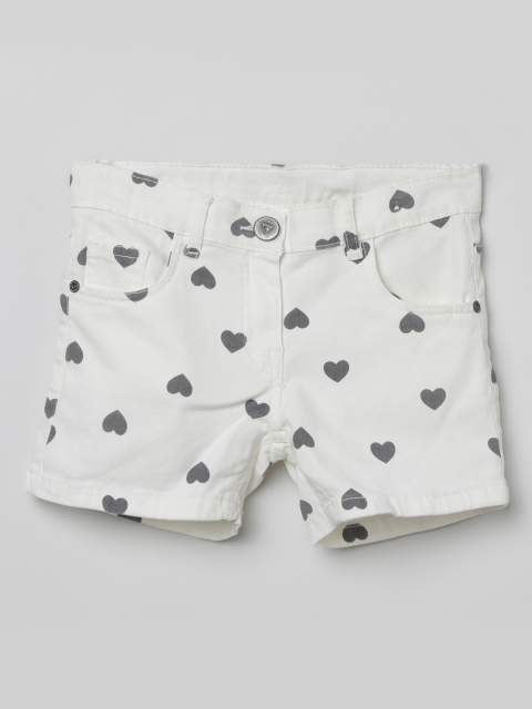 

max Girls White Printed Regular Fit Hot Pants