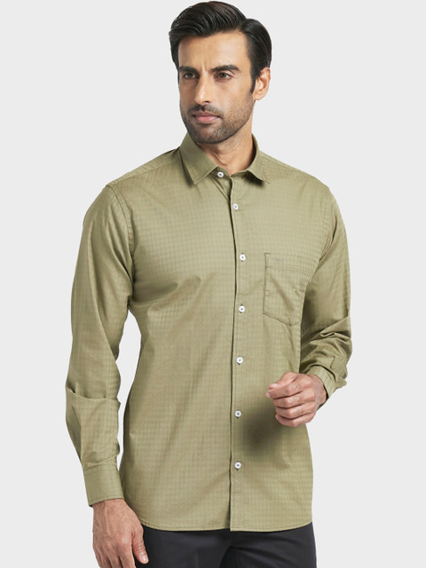 

ColorPlus Men Green Regular Fit Solid Casual Shirt