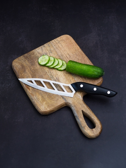

olden Peacock Brown Solid Square-Shaped Wooden Chopping Board