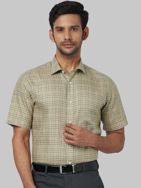 

Park Avenue Men Beige Regular Fit Checked Formal Shirt