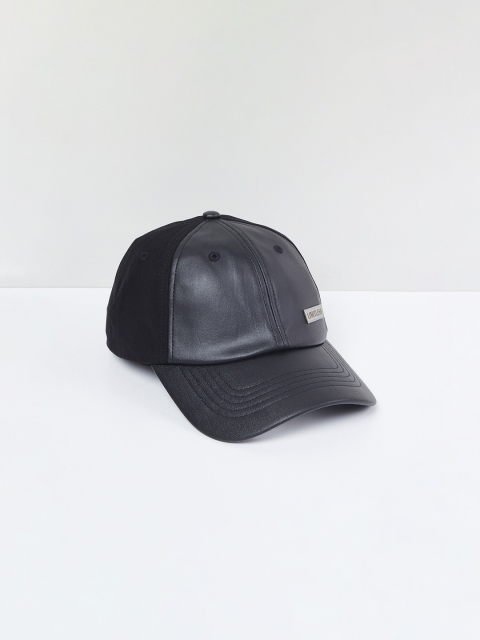 

max Men Black Solid Snapback Cap