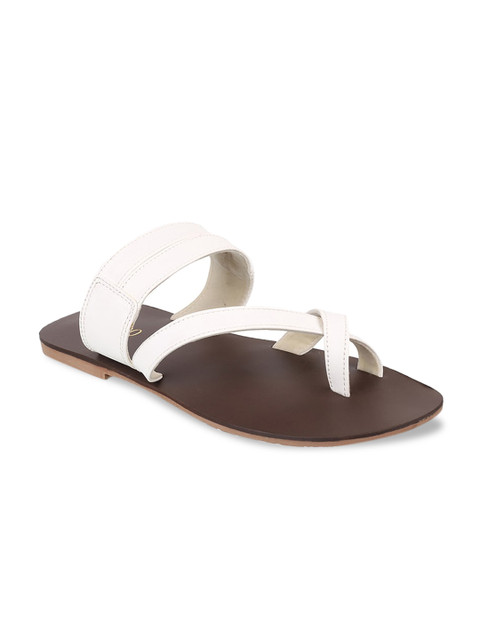 

Metro Men White Solid Comfort Sandals