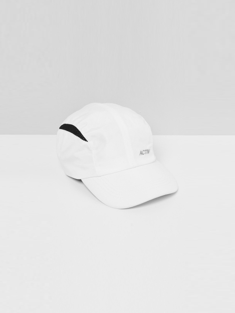 

max Men White & Black Colourblocked Snapback Cap