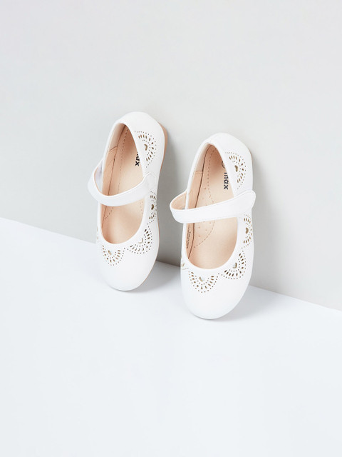 

max Girls White Solid PU Ballerinas