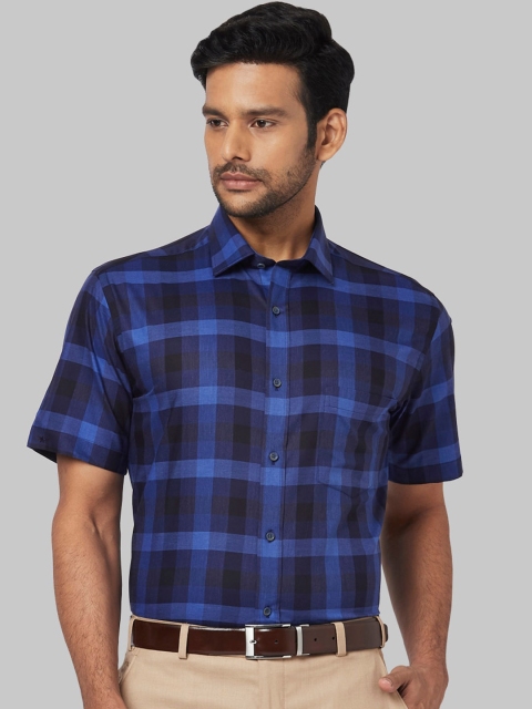 

Park Avenue Men Blue & Black Regular Fit Checked Formal Shirt