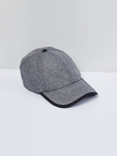 

max Men Grey Solid Snapback Cap