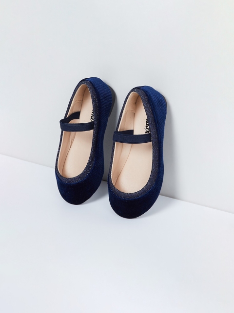 

max Girls Navy Blue Solid Velvet Ballerinas