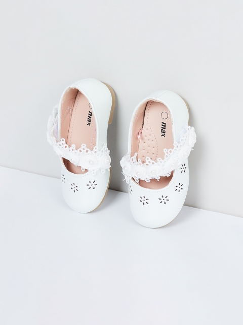 

max Girls White Solid PU Ballerinas