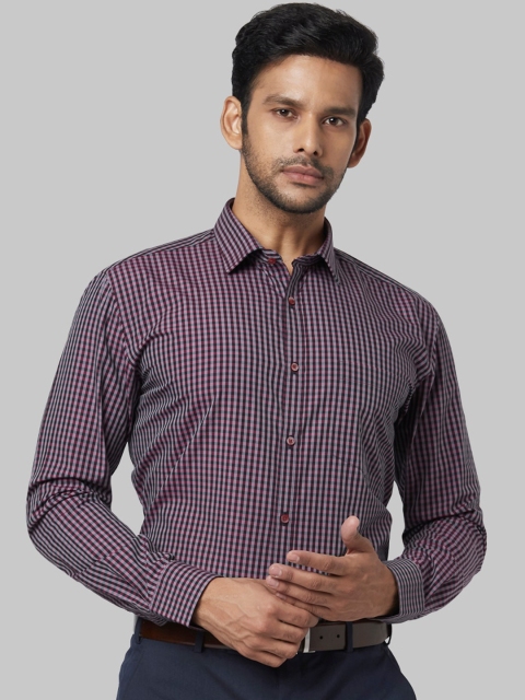 

Park Avenue Men Maroon & Black Regular Fit Checked Formal Shirt