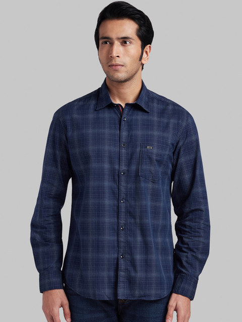 

Parx Men Blue Regular Fit Checked Casual Shirt