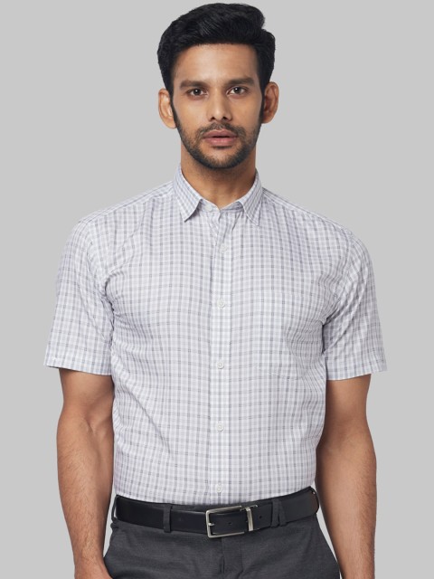 

Park Avenue Men Grey Regular Fit Checked Formal Shirt