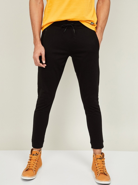 

Bossini Men Black Solid Slim-Fit Joggers