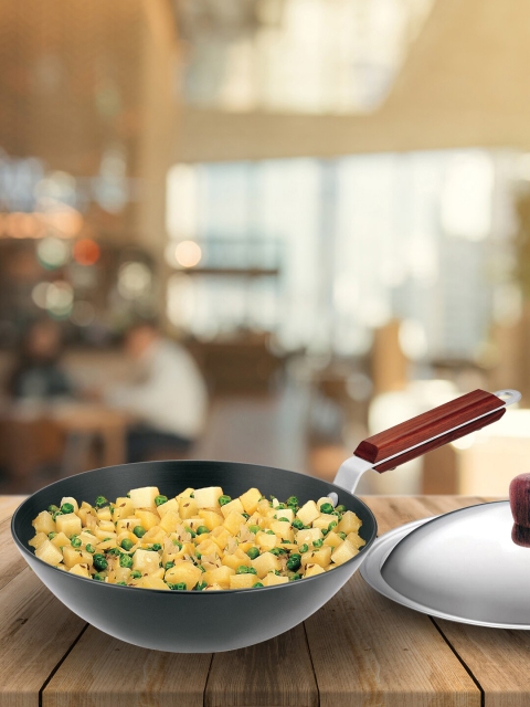 

Hawkins Black & Brown Futura Hard Anodised Deep-Fry Pan With Stainless Steel Lid