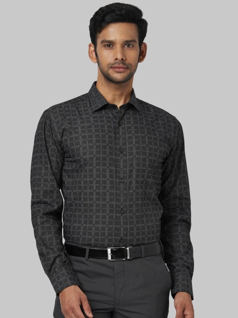 

Park Avenue Men Black Regular Fit Checked Formal Shirt