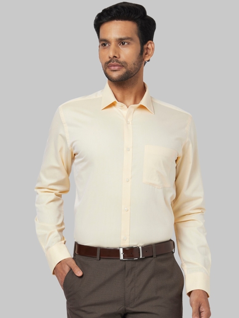 

Park Avenue Men Yellow Regular Fit Solid Formal Shirt