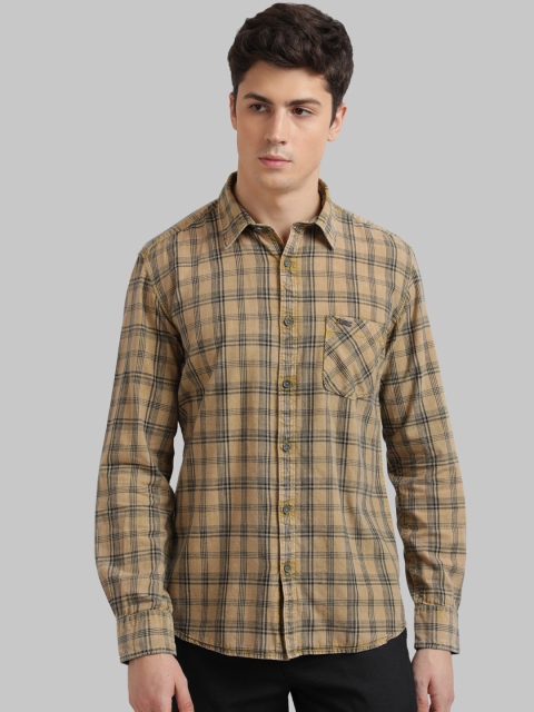 

Parx Men Beige & Black Regular Fit Checked Casual Shirt