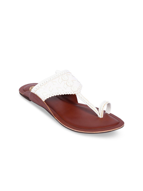 

Sole To Soul Women White Textured One Toe Flats