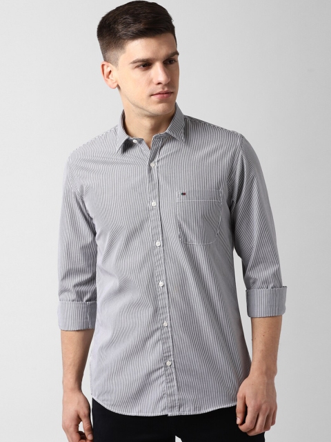 

Peter England Casuals Men Grey & White Slim Fit Striped Casual Shirt