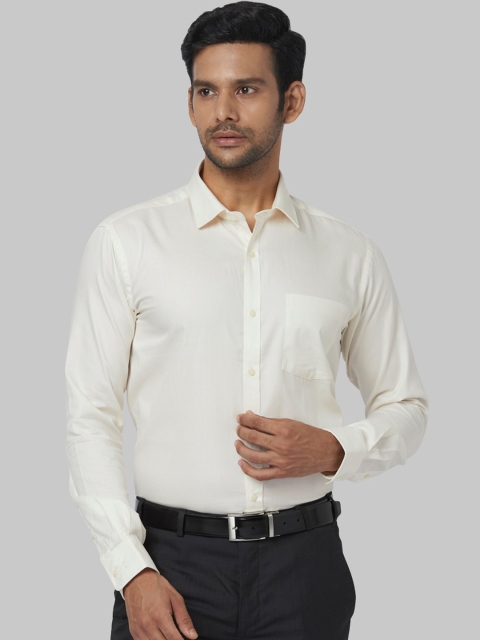 

Park Avenue Men Yellow Regular Fit Solid Casual Shirt
