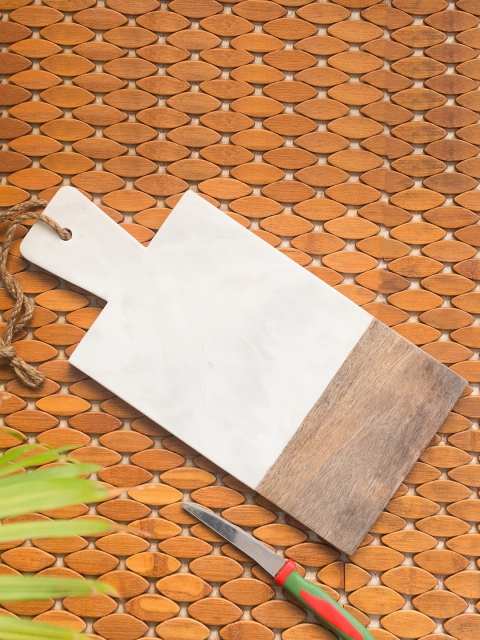 

ExclusiveLane White & Brown Colourblocked Marble & Mango Wood Chopping Board