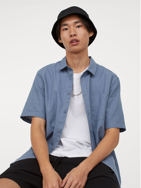 

H&M Men Blue Solid Short-Sleeved Cotton Shirt