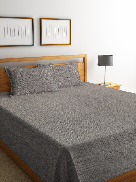 

KLOTTHE Navy Blue & Beige Geometric Patterned Super King Size Bed Cover with 2 Pillow Covers