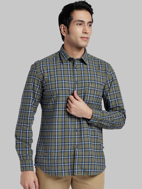 

Parx Men Green Regular Fit Checked Casual Shirt