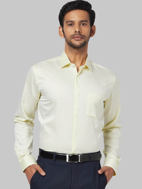 

Park Avenue Men Yellow Regular Fit Solid Formal Shirt