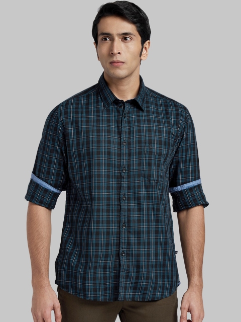 

Parx Men Blue & Black Regular Fit Checked Casual Shirt