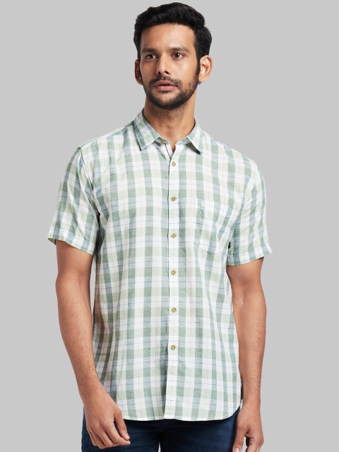 

Parx Men Green & White Regular Fit Checked Casual Shirt