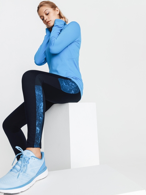 

Kalenji By Decathlon Women Black & Blue Printed Running Tights