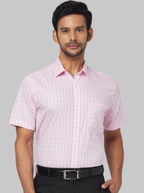 

Park Avenue Men Off-White & Pink Regular Fit Checked Formal Shirt