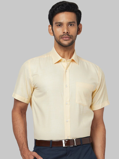 

Park Avenue Men Yellow Regular Fit Solid Casual Shirt