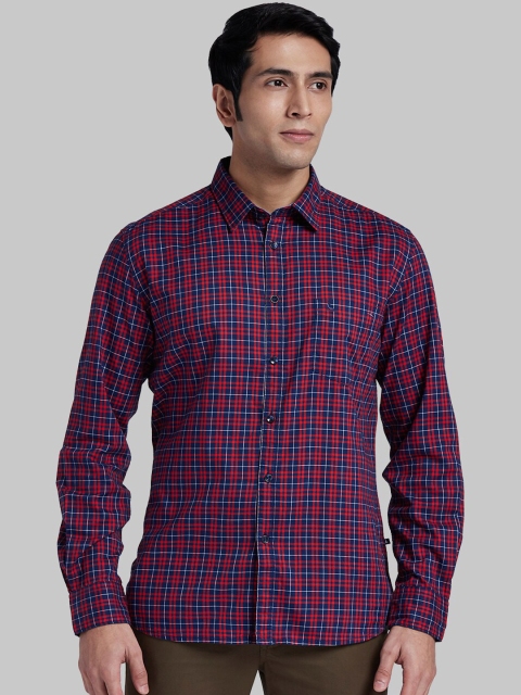 

Parx Men Red & Blue Regular Fit Checked Casual Shirt