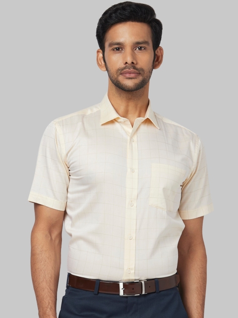 

Park Avenue Men Beige Regular Fit Checked Formal Shirt