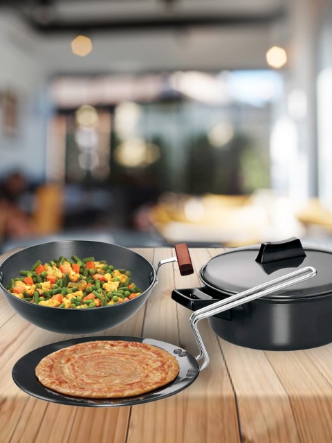

Hawkins Set Of 4 Black Futura Hard Anodised Non-Stick Cookware