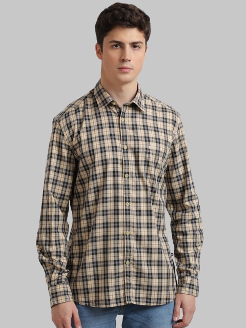 

Parx Men Brown & Black Regular Fit Checked Casual Shirt